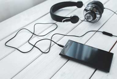 奥纳纳抵达土耳其，受到当地球迷的热情欢迎