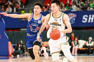 开云APP-媒体人：上海送出两名年轻球员+一笔现金 得到张镇麟