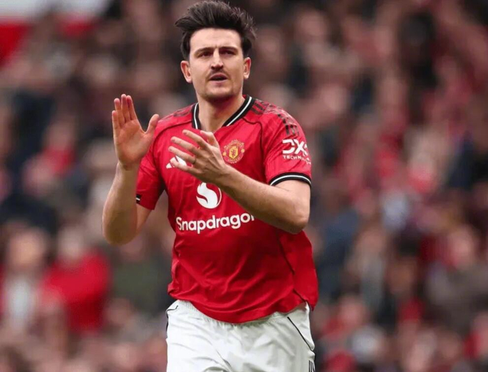 开云体育官网-曼联拟降薪续约马奎尔至周薪10万镑，球员愿协商|哈里-马奎尔|合同|英格兰|俱乐部|高层_新浪体育_新浪新闻