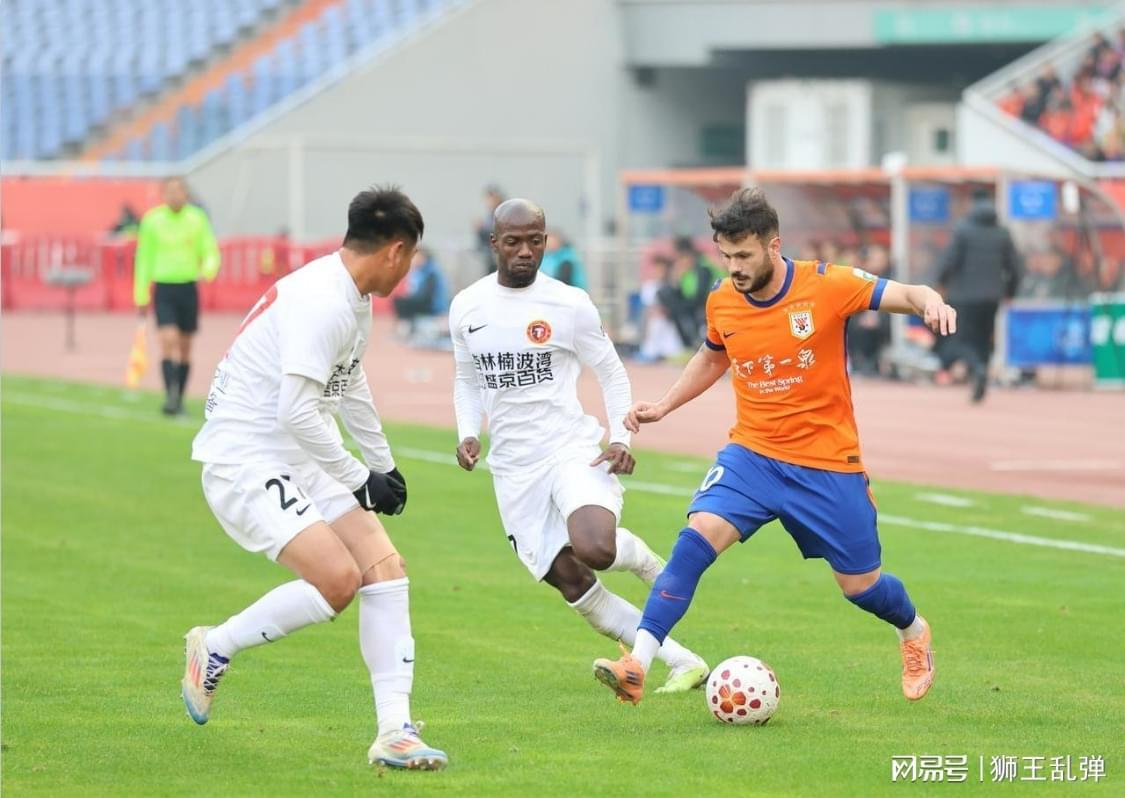 开云官网-两战0球1助，先别急着黑！瓦科才是泰山最被低估的定海神针