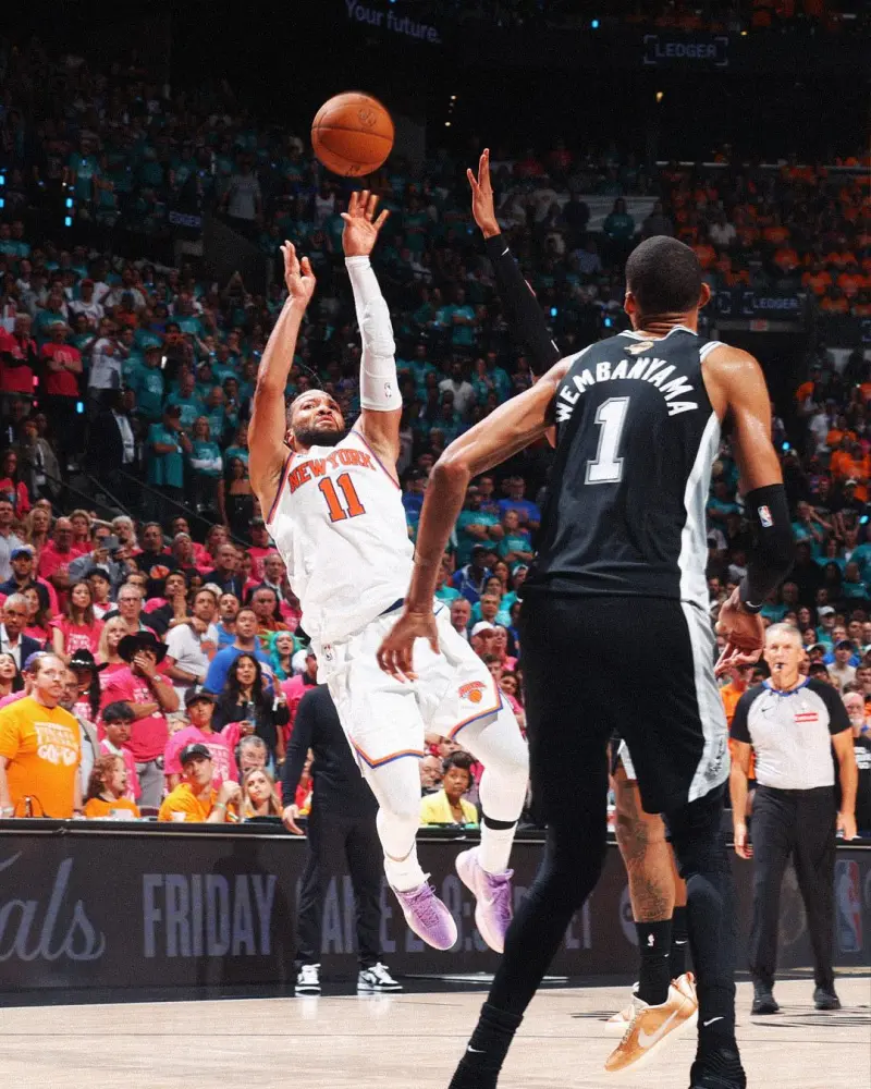 开云体育APP下载-NBA官方点评布伦森：关键时刻挺身而出，投中锁定胜局的一球